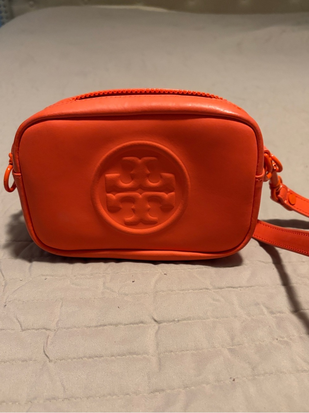 Tory Burch Perry Bombe
Matte Mini Bag